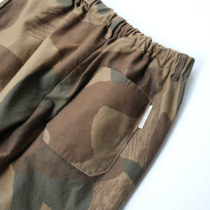 BACK SATIN CAMO EASY PANTS