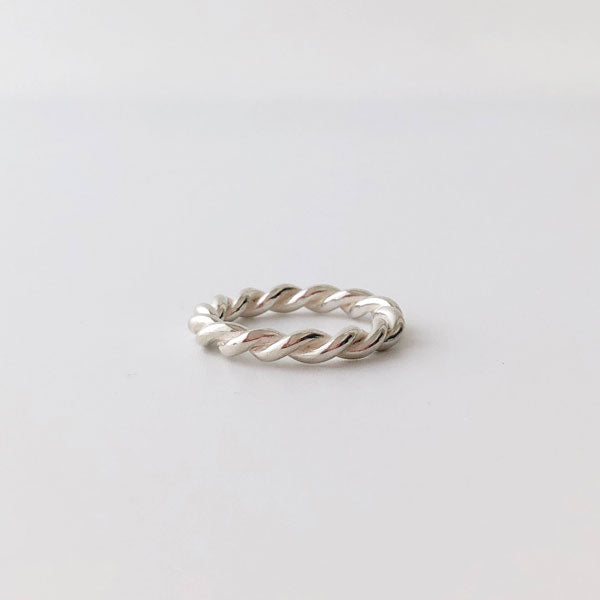 esperanto DOUBLE TWIST RING